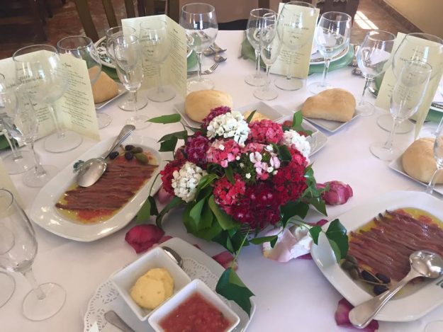restaurante para bodas en Valencia - mesa con flores