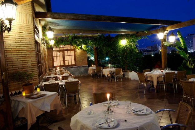 gastrobar en Valencia - terraza de noche