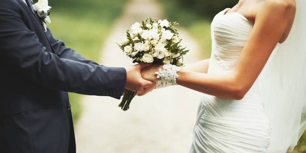 restaurante para bodas en Valencia – pareja con trajes restaurante para bodas en Valencia - pareja con trajes