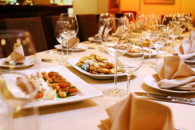 restaurantes en la pobla - mesas de celebración