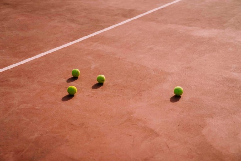 ligas de pádel Valencia - pelotas en pista