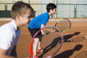 club de tenis en Valencia - niños concentrados