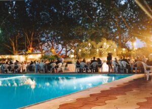 salón para eventos en Valencia - piscina con sillas