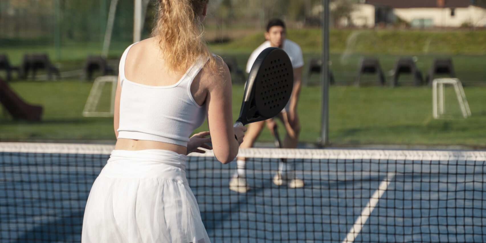 pistas de padel en valencia - chica blanco