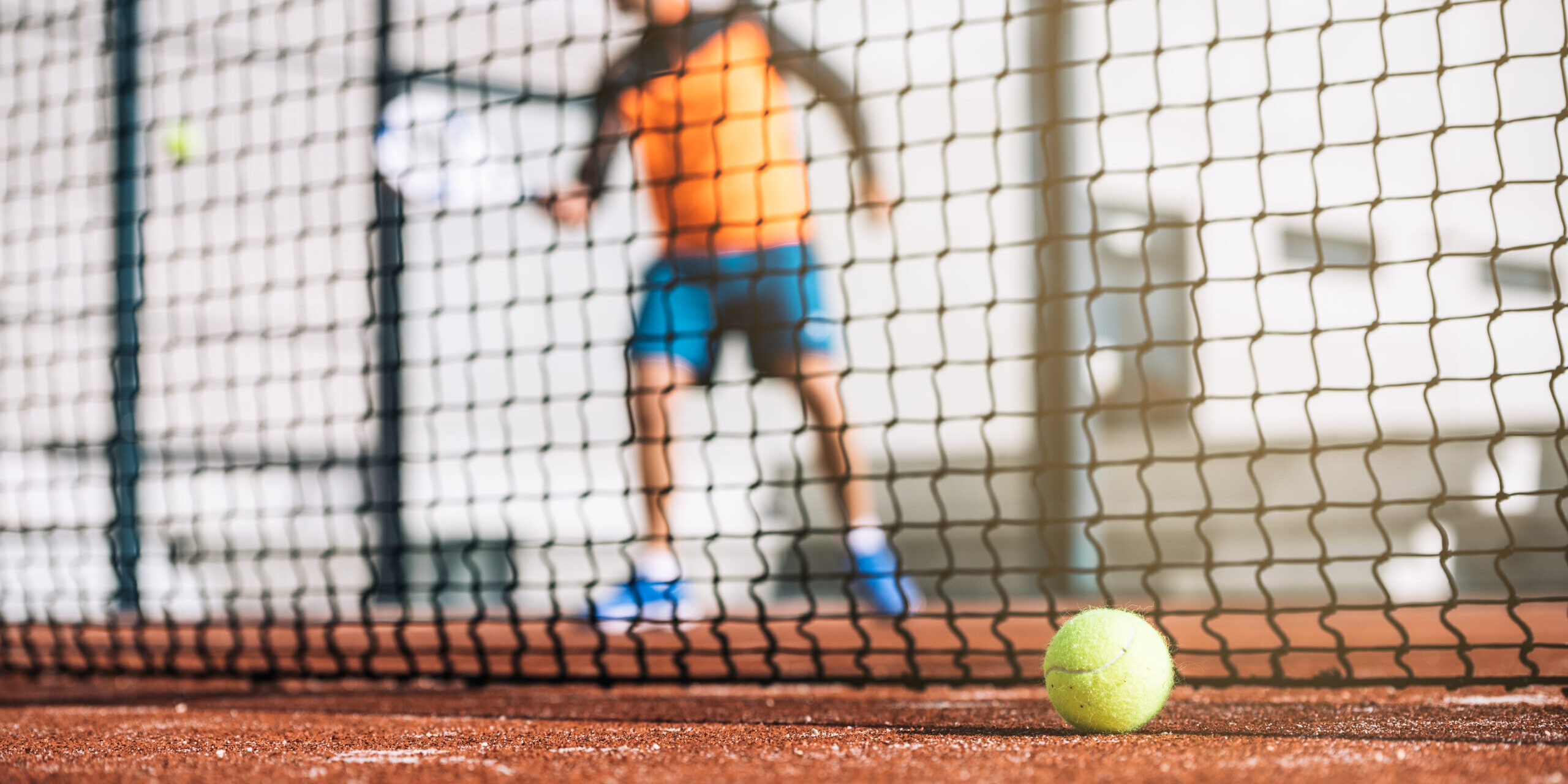alquiler de pistas de padel en valencia - camiseta naranja