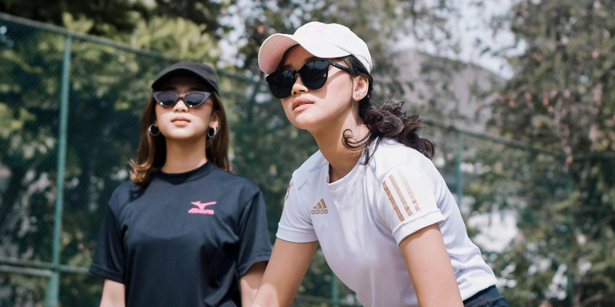 pista de tenis valencia – dos chicas pista de tenis valencia - dos chicas