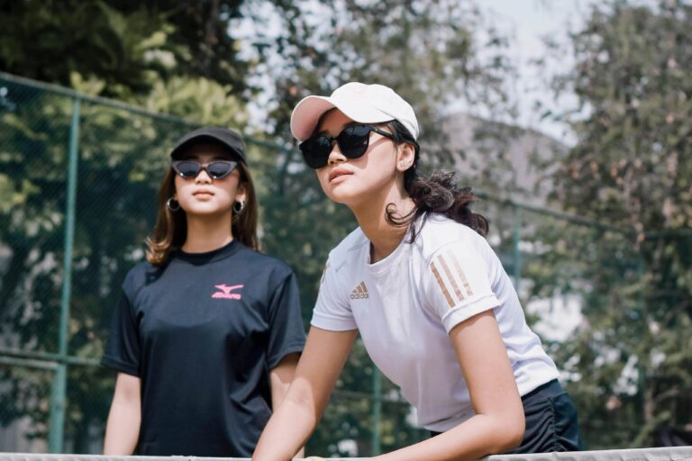 pista de tenis valencia – dos chicas pista de tenis valencia - dos chicas