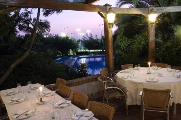 salones para eventos en valencia - noche piscina